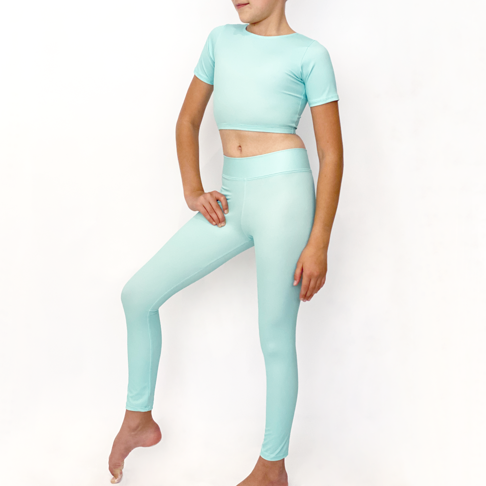 Kikx Crop Top with Short Sleeves in Plain Pastel Green