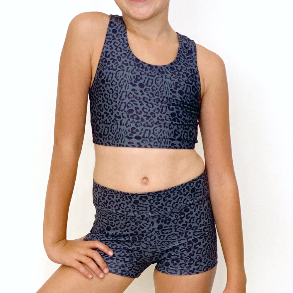 Kikx Hot Pants with High Waist in Leopard Print on Dark Grey