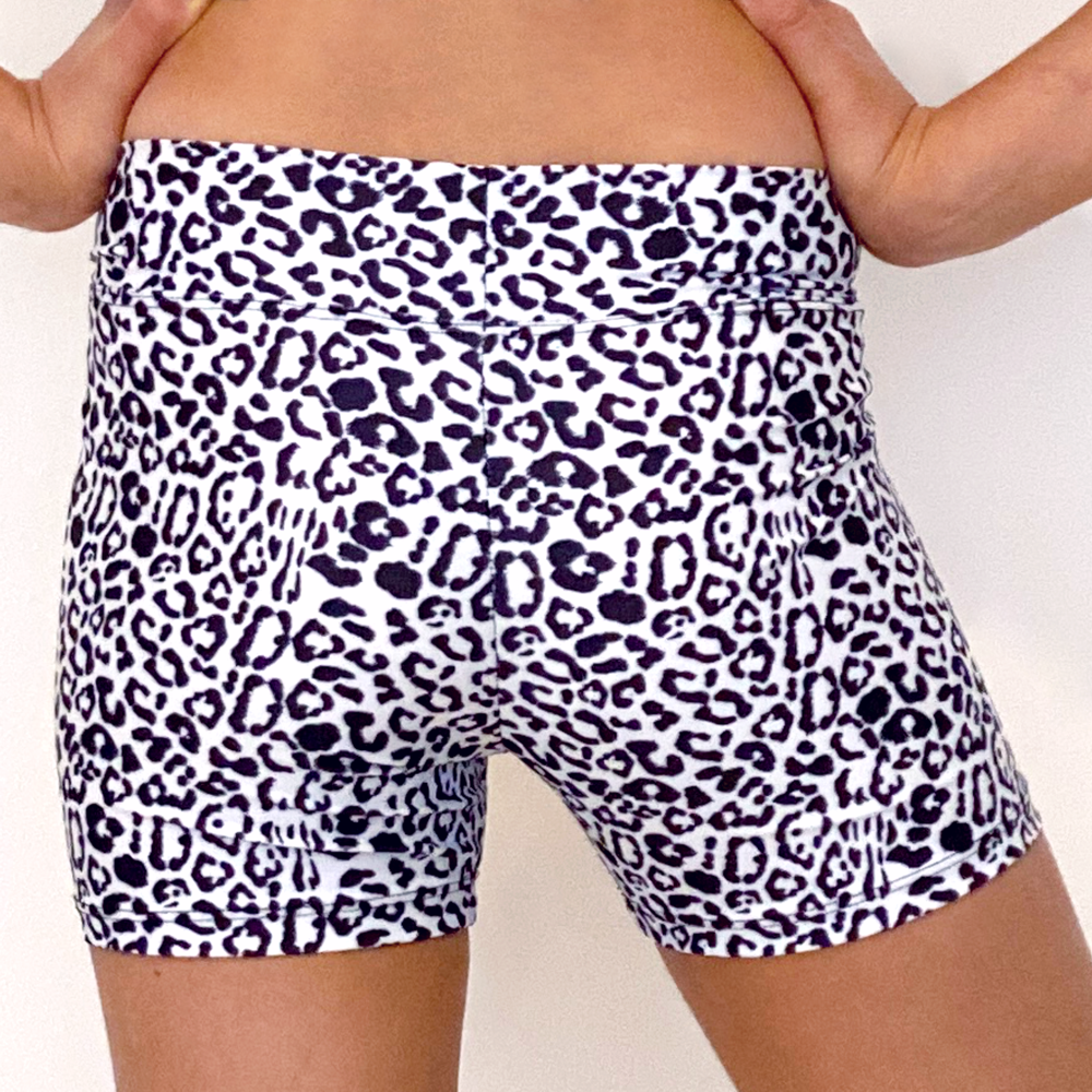 Kikx Mid Thigh Length Leggings with High Waist in Leopard Print on White