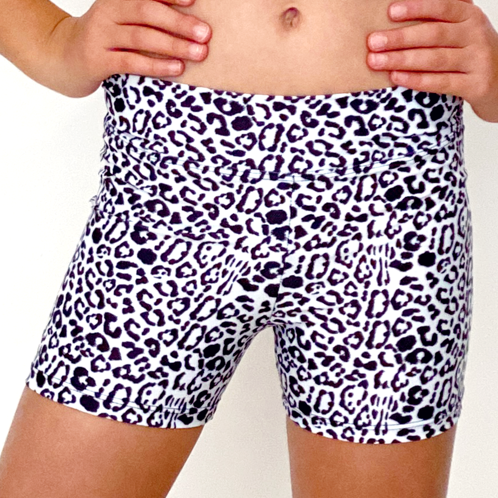 Kikx Mid Thigh Length Leggings with High Waist in Leopard Print on White